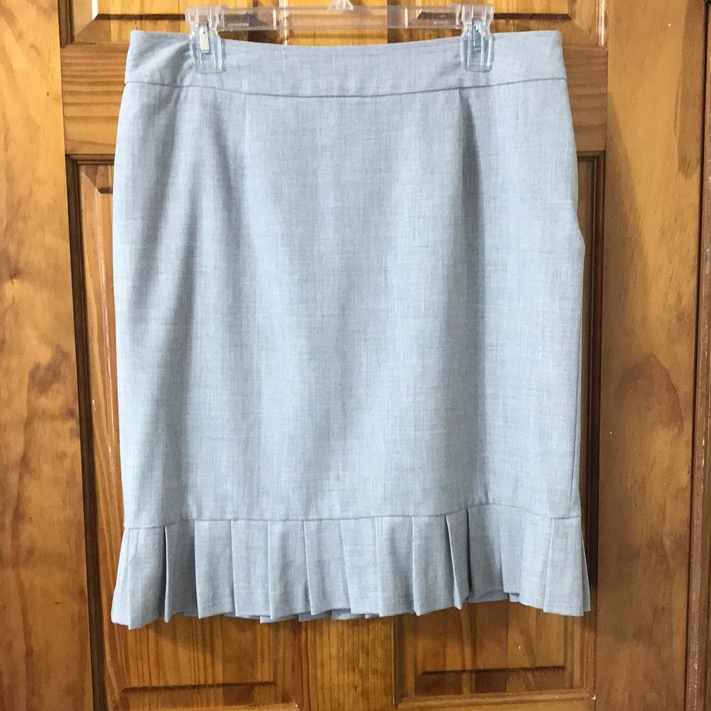 Ladies Worthington stretch side zipper skirt. Size 12. Fully Lined